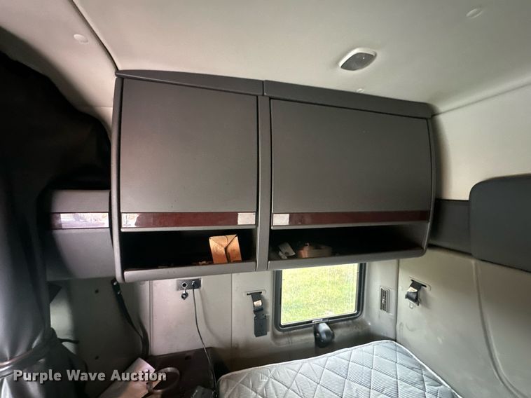 image for item DR2722 2015 International  Lonestar  semi truck