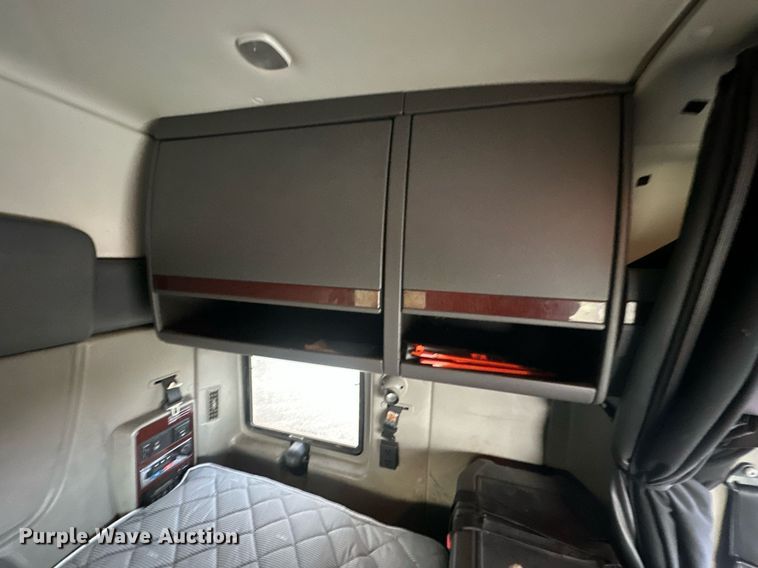 image for item DR2722 2015 International  Lonestar  semi truck