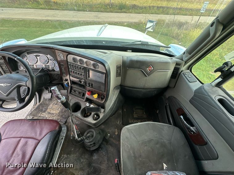 image for item DR2722 2015 International  Lonestar  semi truck