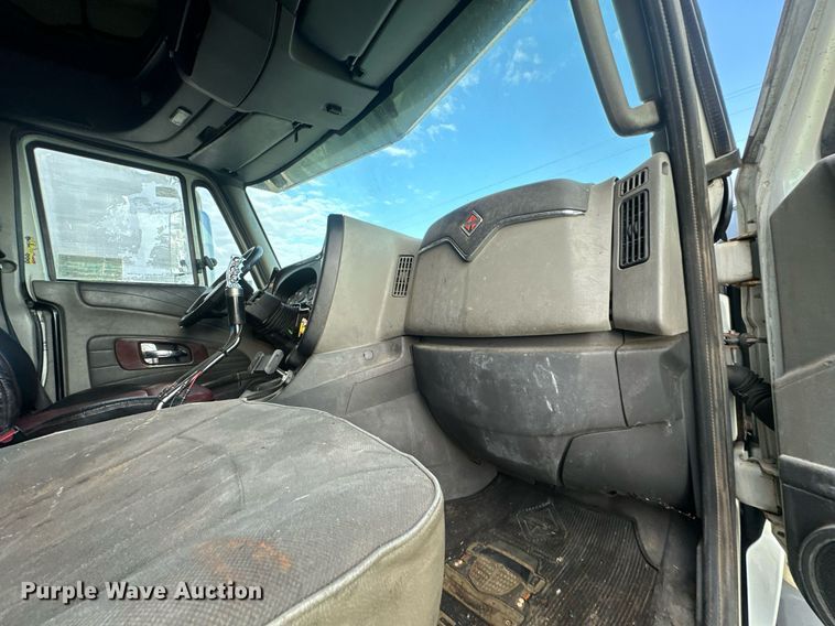 image for item DR2722 2015 International  Lonestar  semi truck