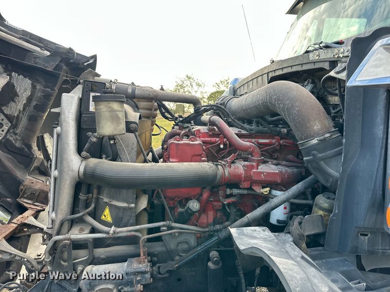 image for item DR2722 2015 International  Lonestar  semi truck