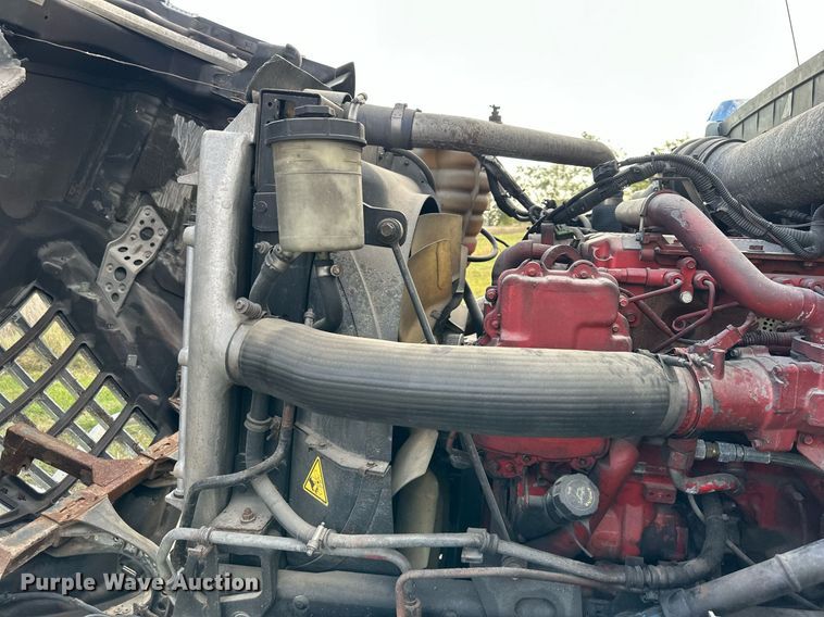 image for item DR2722 2015 International  Lonestar  semi truck