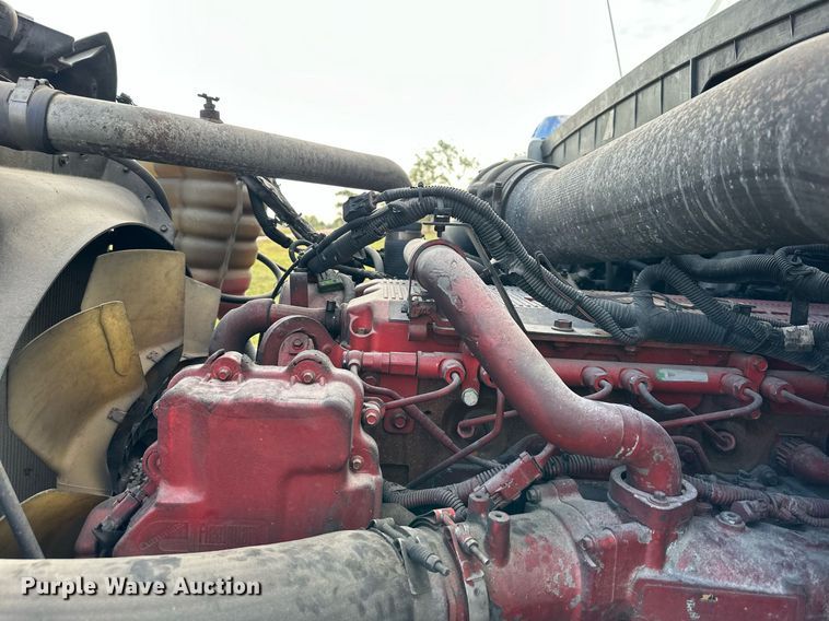 image for item DR2722 2015 International  Lonestar  semi truck