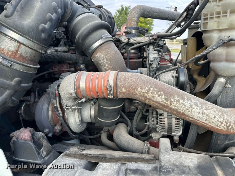 image for item DR2722 2015 International  Lonestar  semi truck