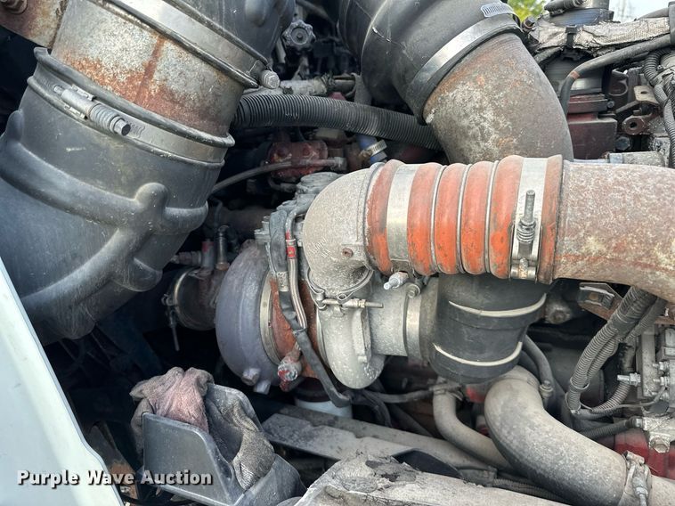 image for item DR2722 2015 International  Lonestar  semi truck