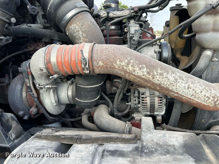 image for item DR2722 2015 International  Lonestar  semi truck