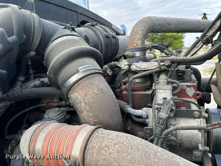 image for item DR2722 2015 International  Lonestar  semi truck