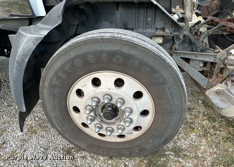 image for item DR2722 2015 International  Lonestar  semi truck