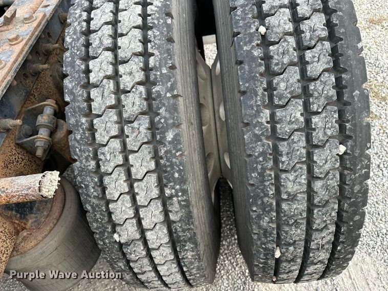 image for item DR2722 2015 International  Lonestar  semi truck