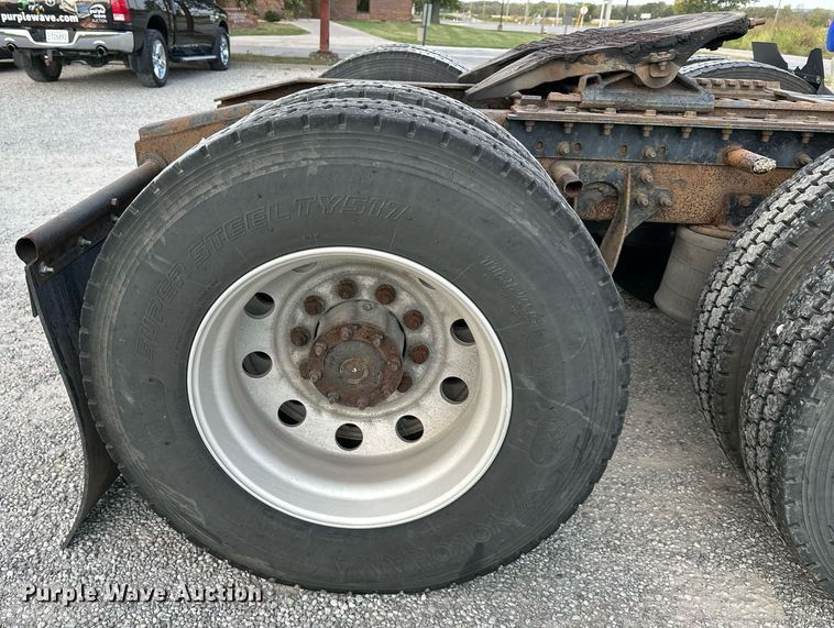 image for item DR2722 2015 International  Lonestar  semi truck