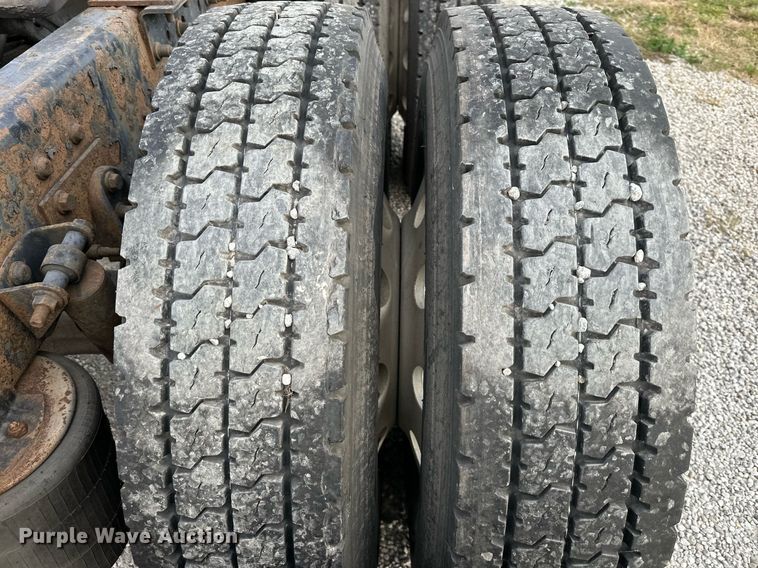 image for item DR2722 2015 International  Lonestar  semi truck