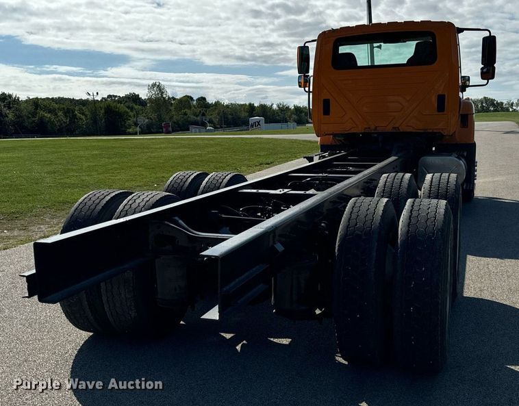 image for item DT2012 2009 International  WorkStar 7600 truck cab and chassis