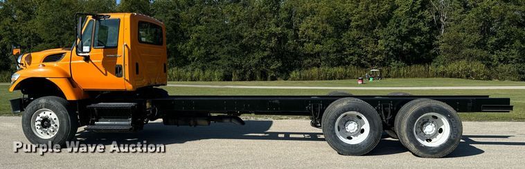 image for item DT2012 2009 International  WorkStar 7600 truck cab and chassis