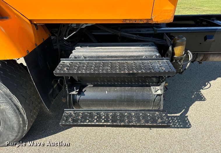 image for item DT2012 2009 International  WorkStar 7600 truck cab and chassis