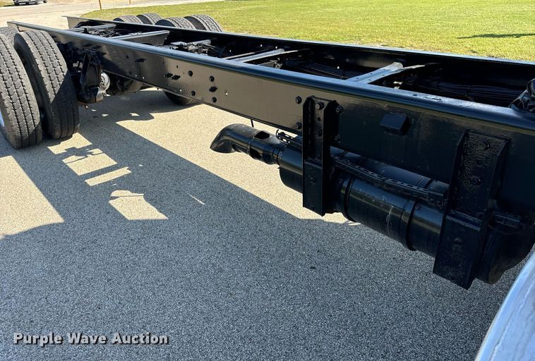 image for item DT2012 2009 International  WorkStar 7600 truck cab and chassis