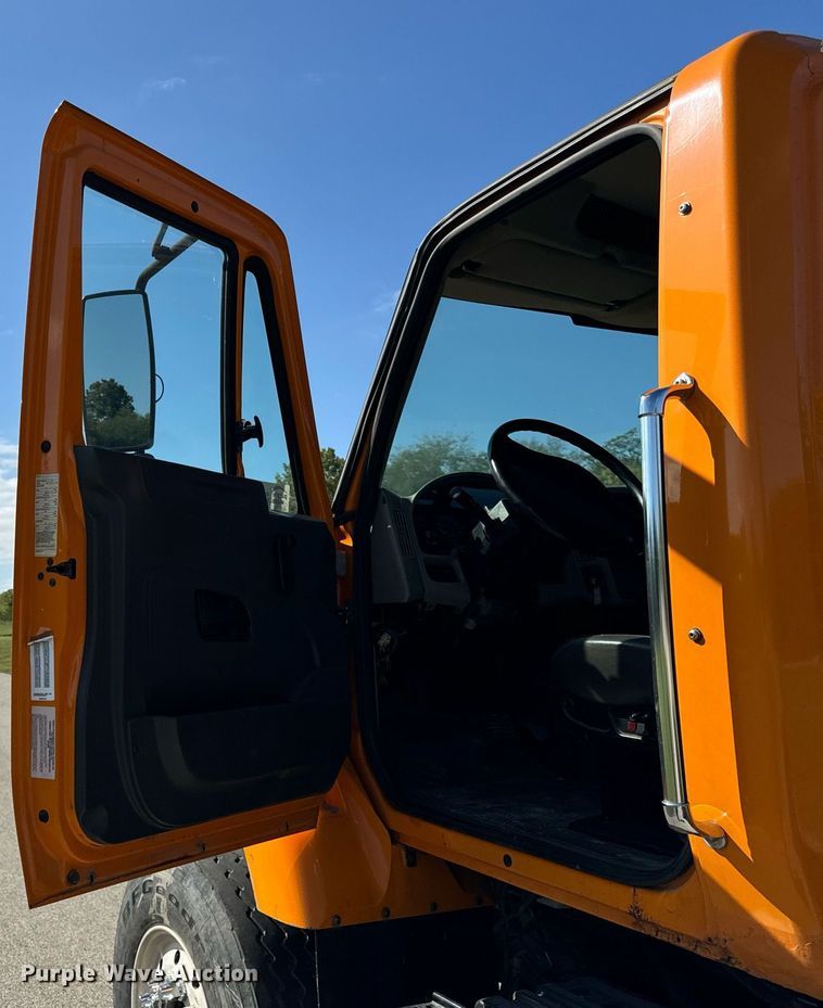 image for item DT2012 2009 International  WorkStar 7600 truck cab and chassis