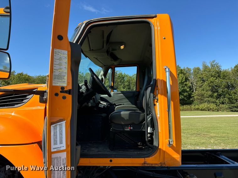 image for item DT2012 2009 International  WorkStar 7600 truck cab and chassis