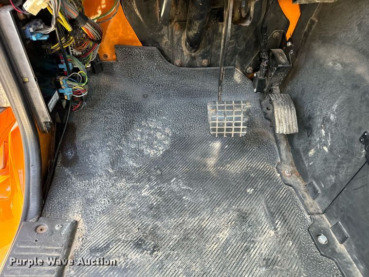 image for item DT2012 2009 International  WorkStar 7600 truck cab and chassis