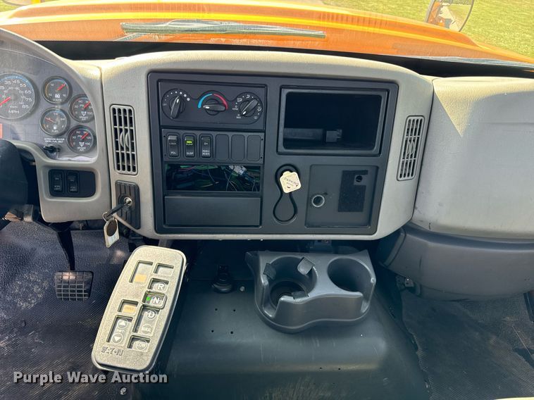 image for item DT2012 2009 International  WorkStar 7600 truck cab and chassis