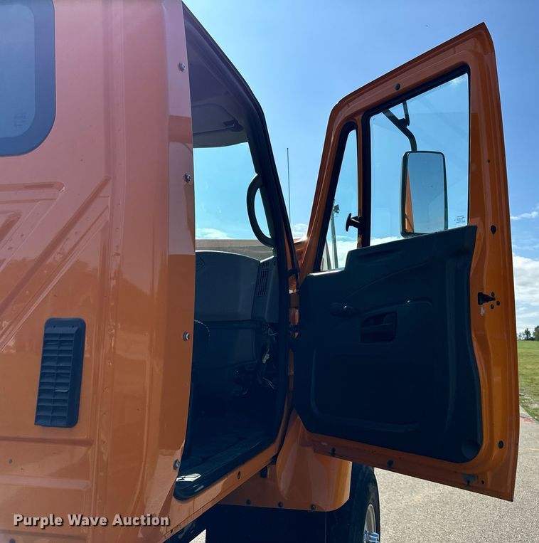 image for item DT2012 2009 International  WorkStar 7600 truck cab and chassis