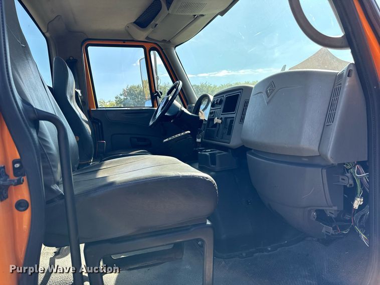 image for item DT2012 2009 International  WorkStar 7600 truck cab and chassis