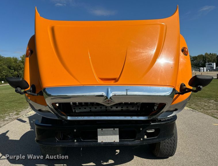 image for item DT2012 2009 International  WorkStar 7600 truck cab and chassis