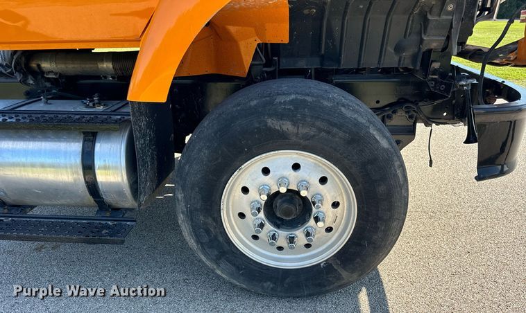 image for item DT2012 2009 International  WorkStar 7600 truck cab and chassis