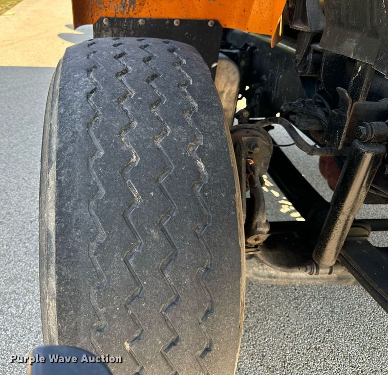 image for item DT2012 2009 International  WorkStar 7600 truck cab and chassis