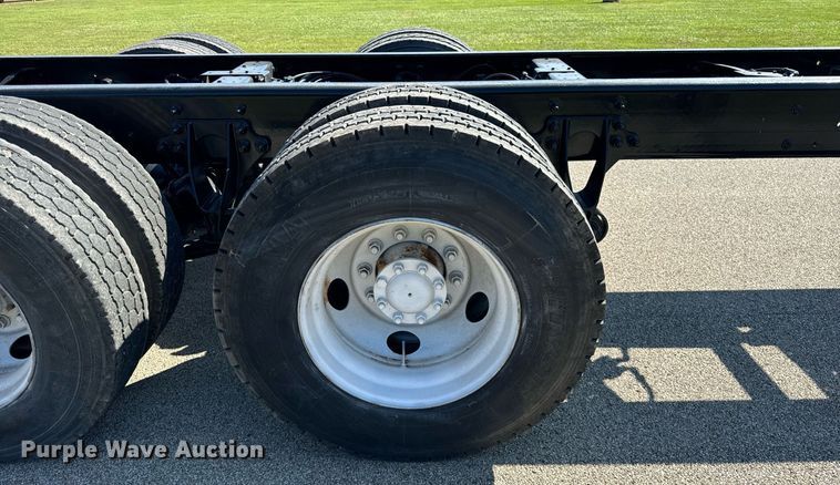 image for item DT2012 2009 International  WorkStar 7600 truck cab and chassis