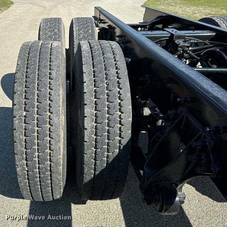 image for item DT2012 2009 International  WorkStar 7600 truck cab and chassis