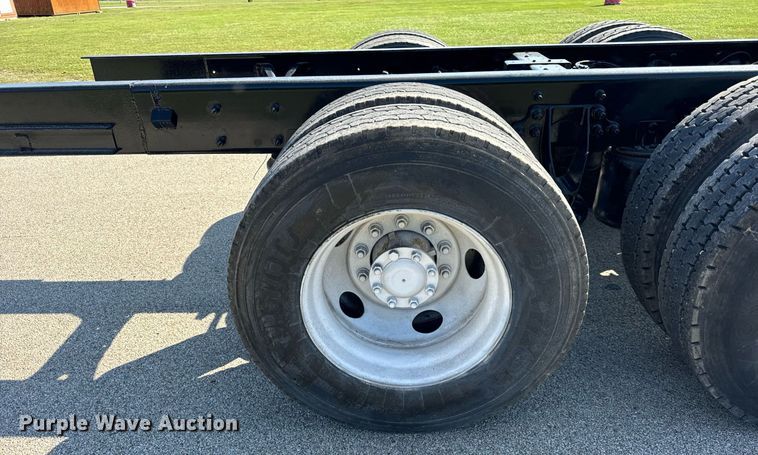 image for item DT2012 2009 International  WorkStar 7600 truck cab and chassis