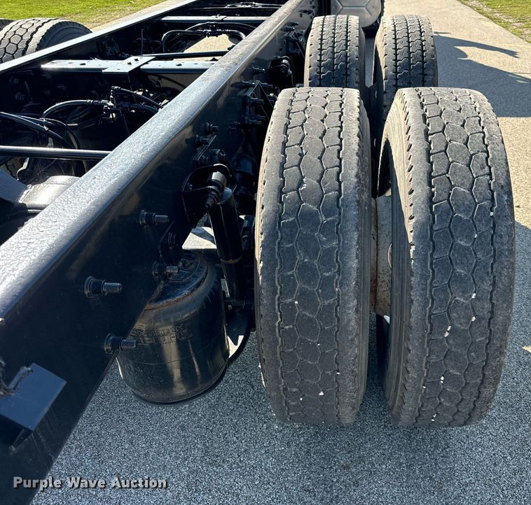 image for item DT2012 2009 International  WorkStar 7600 truck cab and chassis