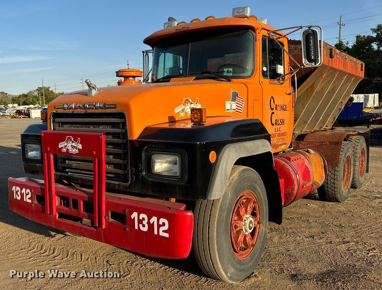 image for item DT2029 2000 Mack  RD690S spreader truck