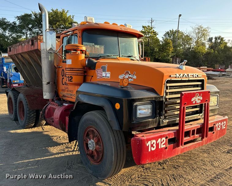 image for item DT2029 2000 Mack  RD690S spreader truck