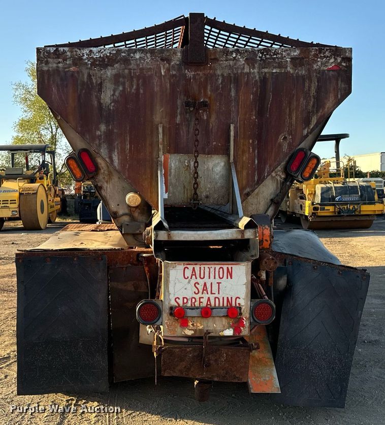 image for item DT2029 2000 Mack  RD690S spreader truck