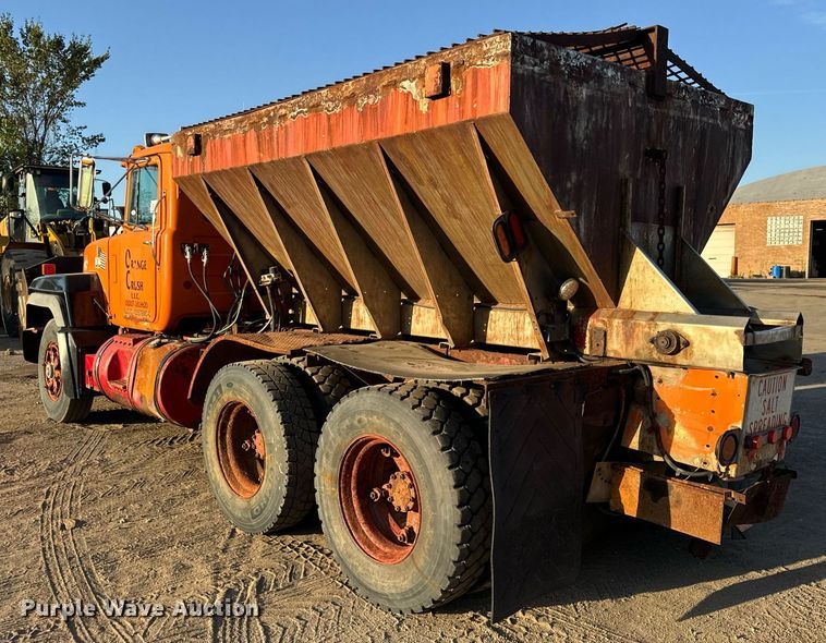 image for item DT2029 2000 Mack  RD690S spreader truck