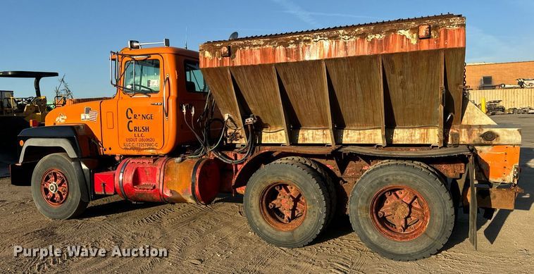 image for item DT2029 2000 Mack  RD690S spreader truck