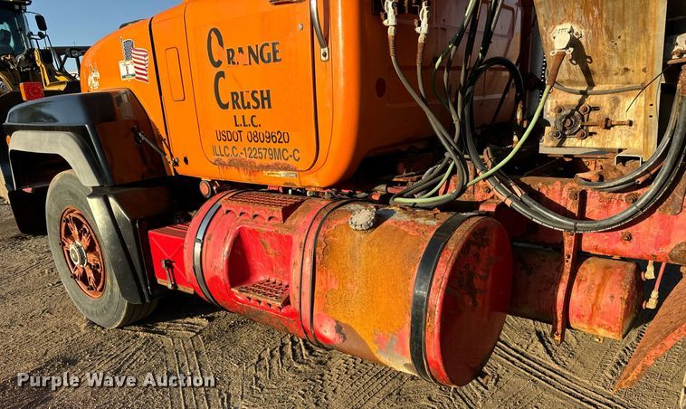 image for item DT2029 2000 Mack  RD690S spreader truck