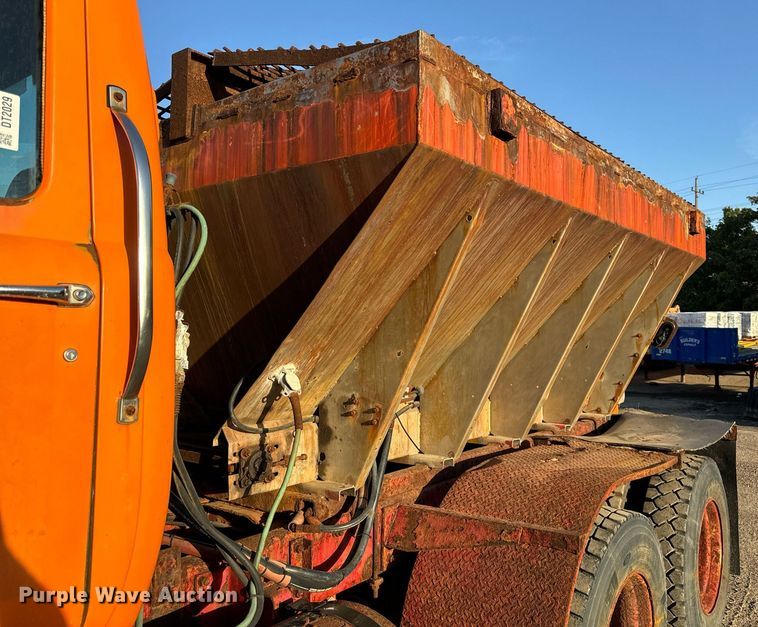 image for item DT2029 2000 Mack  RD690S spreader truck