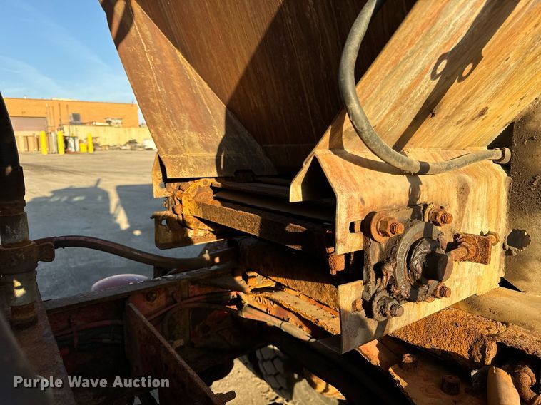 image for item DT2029 2000 Mack  RD690S spreader truck