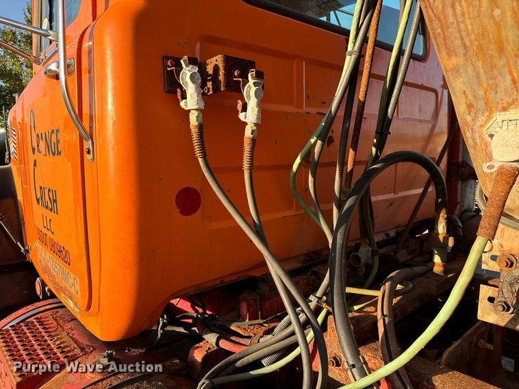 image for item DT2029 2000 Mack  RD690S spreader truck