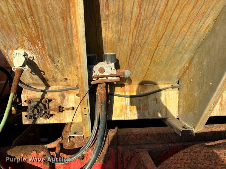 image for item DT2029 2000 Mack  RD690S spreader truck