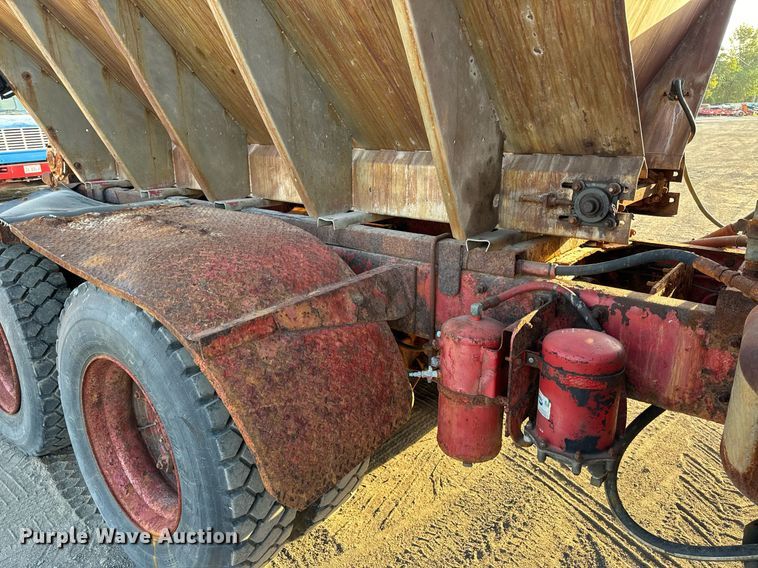 image for item DT2029 2000 Mack  RD690S spreader truck