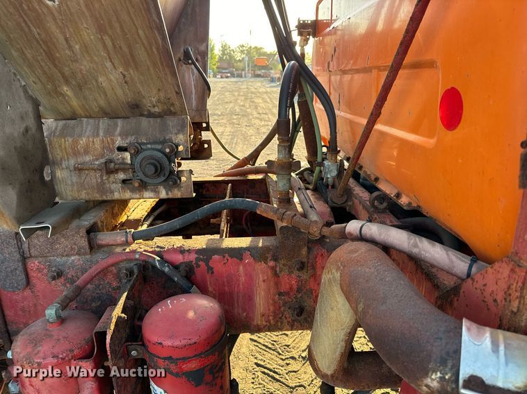 image for item DT2029 2000 Mack  RD690S spreader truck