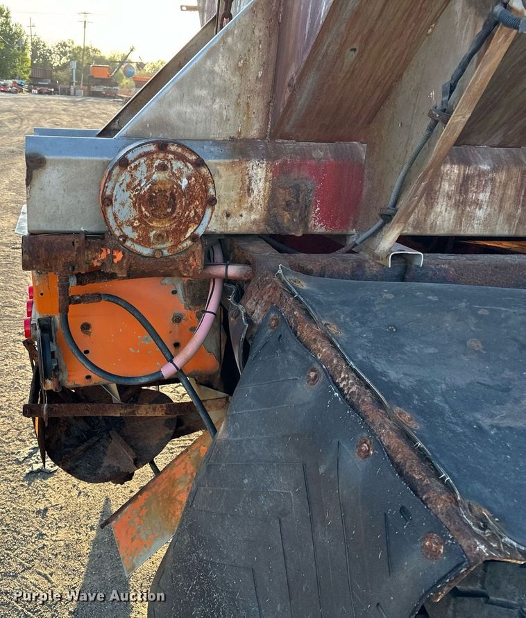 image for item DT2029 2000 Mack  RD690S spreader truck