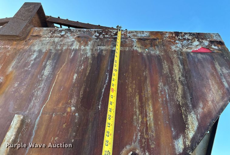 image for item DT2029 2000 Mack  RD690S spreader truck