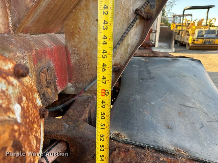 image for item DT2029 2000 Mack  RD690S spreader truck