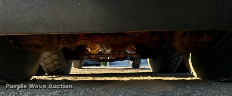 image for item DT2029 2000 Mack  RD690S spreader truck