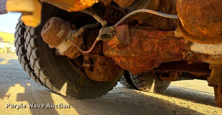 image for item DT2029 2000 Mack  RD690S spreader truck