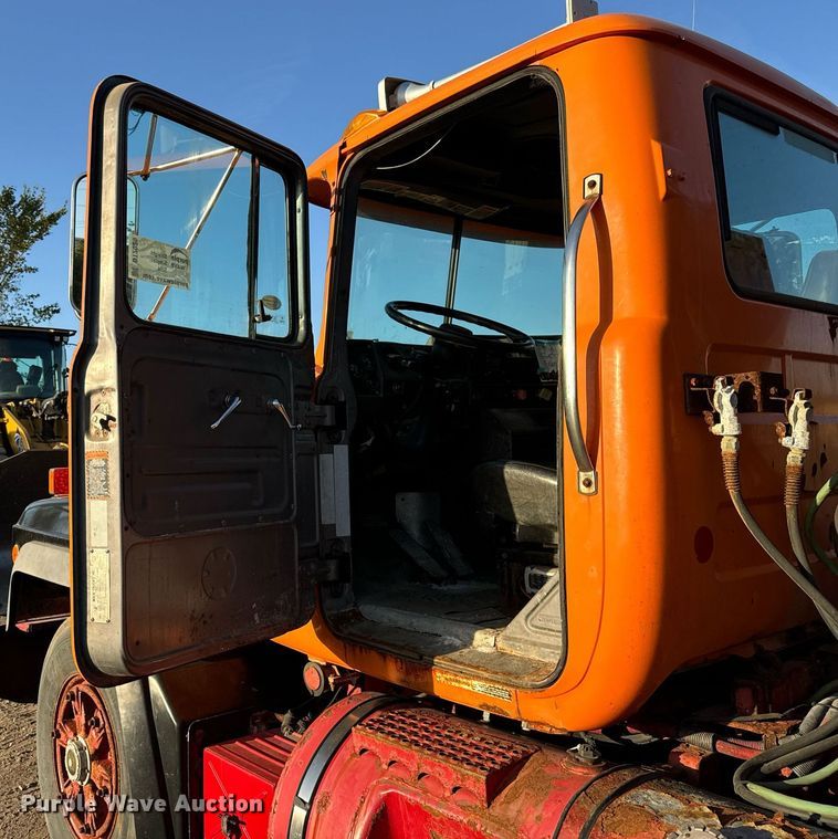 image for item DT2029 2000 Mack  RD690S spreader truck